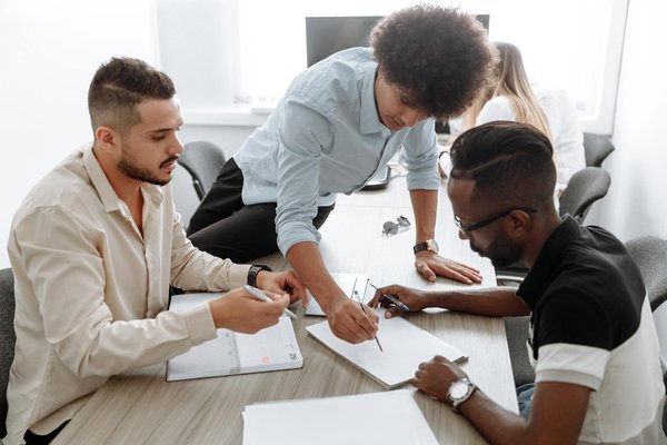 L'avocat en droit des affaires : Un regard approfondi sur ses responsabilités et son impact